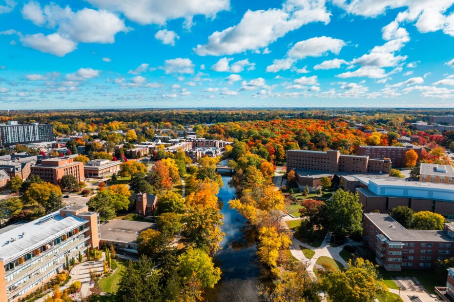 MSU’s campus is massive and full of old trees, winding trails, and scenic bridges. In the fall, the trees light up in shades of red, orange, and gold. Walking to class becomes less of a chore and more of a vibe—especially along the Red Cedar River.
