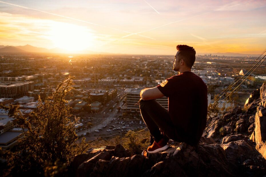 Considering ASU for college? Dorm life at Arizona State University ranks #2 on out list.—and for good reason. Here's everything you need to know about ASU housing, dining, social life, and the best dorms on campus.