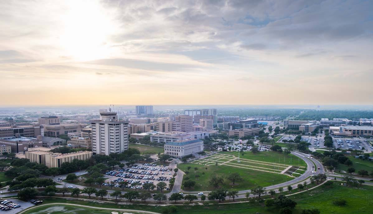 Thinking about dorm life at Texas A&M? Here’s the ultimate guide to living on campus in Aggieland—ranked #4 in the nation for dorm life! Explore TAMU dorms, food, social life, and insider tips below.